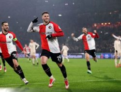Feyenoord Hancurkan Bayern Munich 3-0 di De Kuip