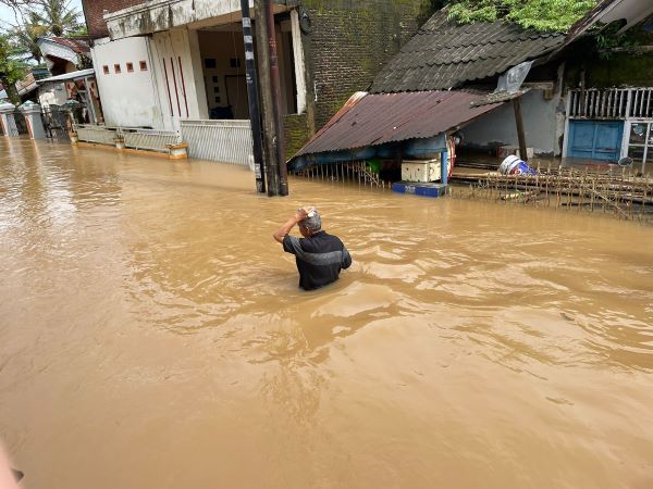 Dinas Sosial Makassar Siapkan Ribuan Makanan untuk Pengungsi Banjir