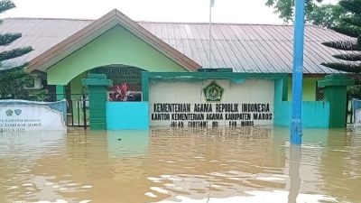 Banjir Rendam Kantor Kemenag Maros, 8 ASN Terjebak Semalaman