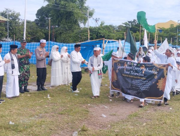 Polsek Sendana Kawal Pawai Taaruf Sambut Ramadhan 1446 H di Majene