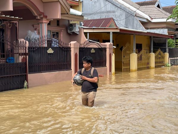 Banjir Masih Rendam Rumah Warga di Perumahan Bung Permai Makassar