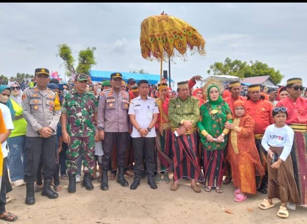 Ribuan Warga Jeneponto Padati Tradisi Je'ne-je'ne Sappara di Pantai Tobereka