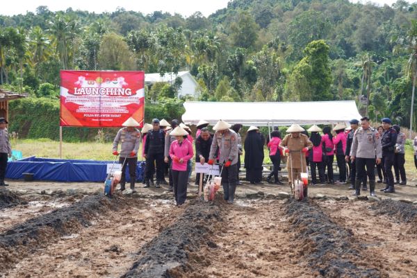 Wujudkan Ketahanan Pangan, Polda Sulbar Luncurkan Program Pekarangan Pangan Lestari