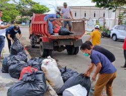 Atasi Keluhan Warga, Dinkes Jeneponto Bersihkan Sampah di Seputaran Jalan Lingkar
