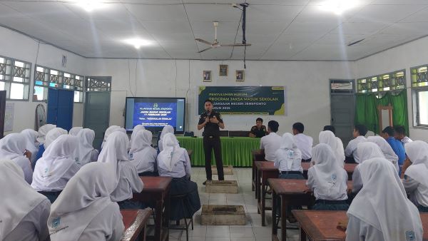 Cegah Kenakalan Remaja, Kejari Jeneponto Beri Penyuluhan Hukum di Sekolah