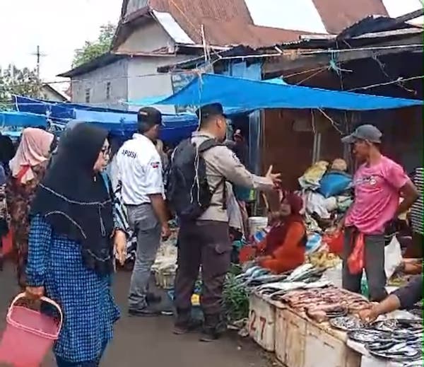 Ganggu Aktivitas Jalan Umum, Sejumlah Pedagang Pasar Ramba Jeneponto Ditertibkan