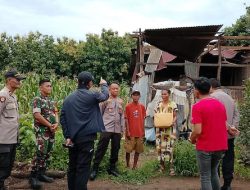 Rumah Hancur Diterjang Angin Puting Beliung, Kapolres Jeneponto Beri Bantuan