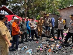 Tinjau Lokasi Kebakaran, Kapolres Jeneponto Berikan Bantuan