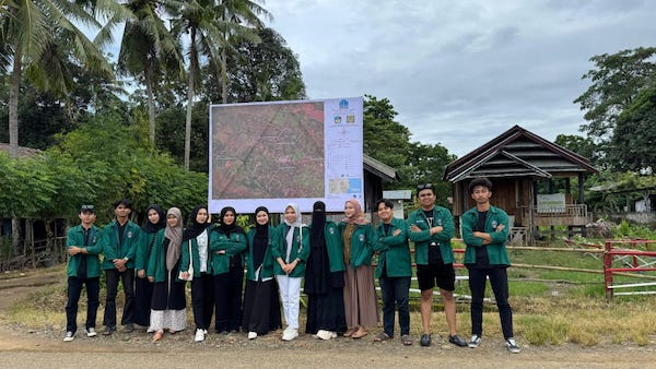 Mahasiswa KKN UMI Bantu Desa Lompu Atasi Kendala Administrasi dengan Peta Wilayah