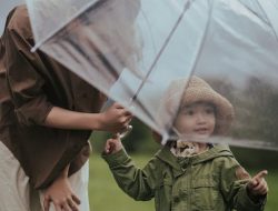 Tips Liburan Aman dan Nyaman Bersama Keluarga Walau di Musim Hujan!