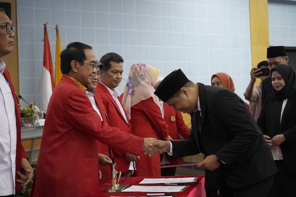 Rektor Serahkan 146 SK Non PNS Tetap bagi 146 Dosen Baru Unhas