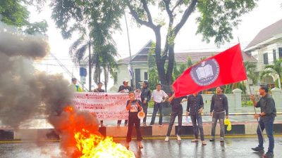 Mahasiswa Demo Depan Kantor Bupati Takalar, Desak Evaluasi Terhadap Syamsari Kitt