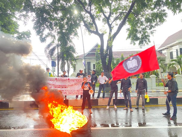 Mahasiswa Demo Depan Kantor Bupati Takalar, Desak Evaluasi Terhadap Syamsari Kitt