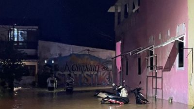 Ratusan Kendaraan Warga Terendam Banjir di Makassar