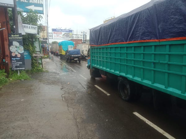 Arus Lalu Lintas Makassar-Maros Macet Total Sejak Dua Hari Akibat Banjir