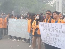 Protes Efisiensi Anggaran, Mahasiswa UNM Gelar Aksi Demonstrasi!