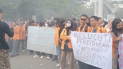 Protes Efisiensi Anggaran, Mahasiswa UNM Gelar Aksi Demonstrasi!