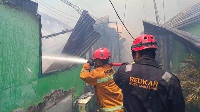 38 Rumah Asrama Tentara di Makassar Terbakar