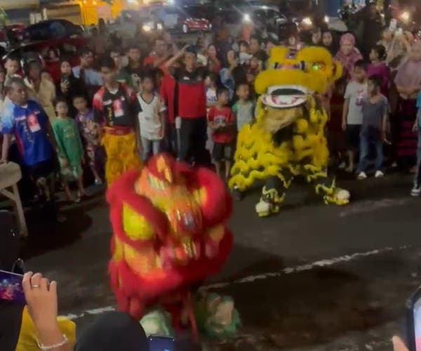 Polisi Kawal Pertunjukan Barongsai, Warga Bulukumba Antusias Saksikan Perayaan Imlek