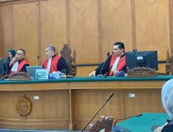 Agus Salim Hadir Dalam Sidang Perdana Kasus Kosmetik Berbahaya di Makassar, Mira Hayati Mangkir!