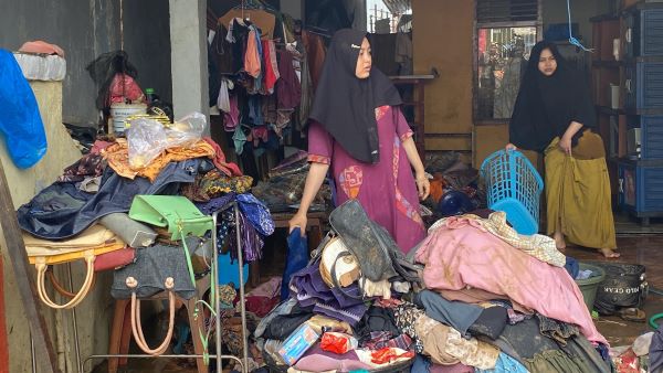 Setelah Banjir, Maros Berbenah: Perjuangan Warga di Tengah Lumpur