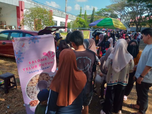 Salome, Jajanan Lezat Pelengkap Aktivitas CFD di Lapangan La Patau Bone