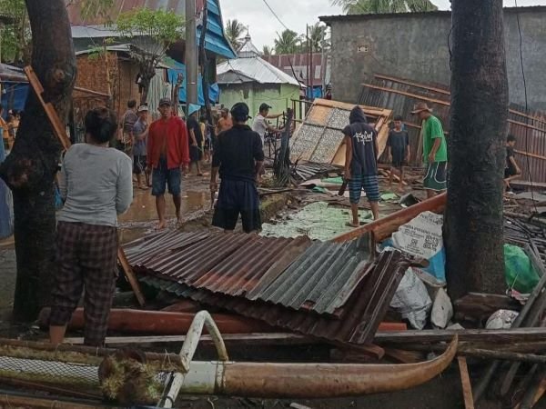 Diterjang Gelombang Pasang, Warga Pesisir Jeneponto Kehilangan Tempat Tinggal