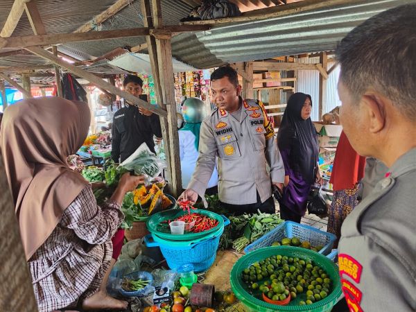 Kapolres Jeneponto Sidak Pasar, Pastikan Stok dan Harga Sembako Aman