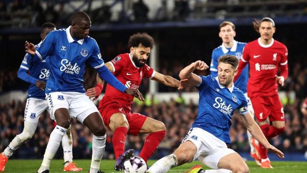 Everton vs Liverpool Berakhir 2-2 dengan Drama 4 Kartu Merah