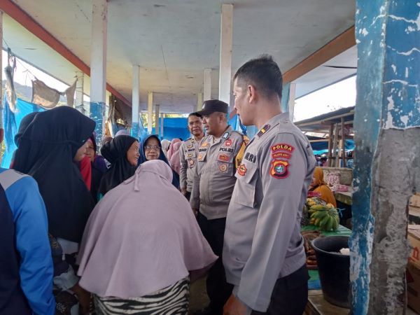 Jaga Stabilitas Harga, Kapolsek Malunda Sidak Pasar Rakyat Selama Ramadhan