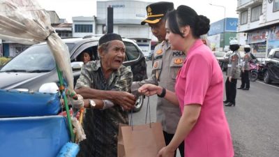 Polres Bulukumba Gelar Ngaji On The Road dan Bagi Takjil