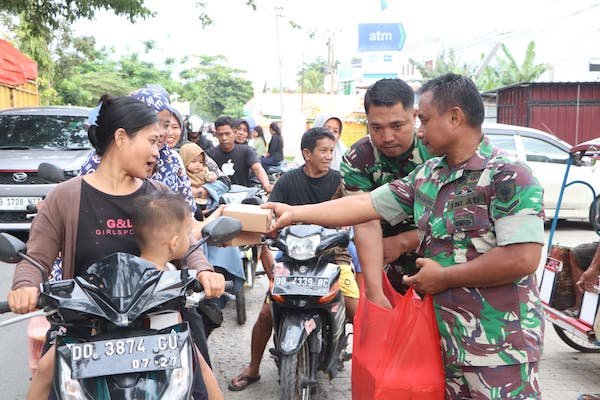 Berkah Ramadan, Kodim Jeneponto Bagi Takjil Gratis