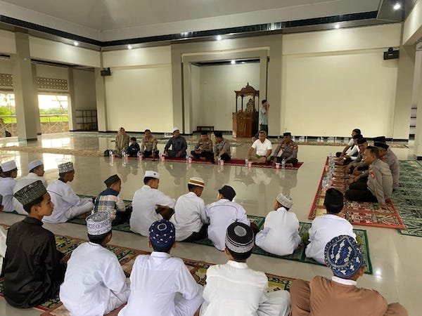 Jalin Silaturahmi, Polres Jeneponto Gelar Buka Bersama Santri di Ponpes