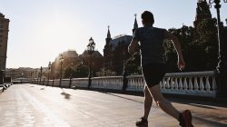 Jaga Kebugaran Tubuh Saat Puasa, Ini Tips Jogging yang Efektif!