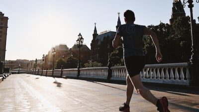 Jaga Kebugaran Tubuh Saat Puasa, Ini Tips Jogging yang Efektif!