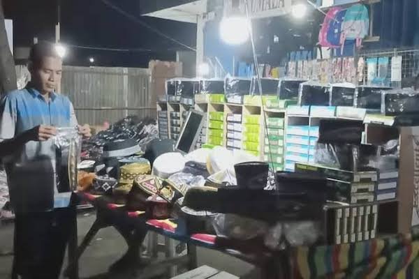 Berkah Ramadan, Pedagang Peci di Jeneponto Mulai Panen Rejeki