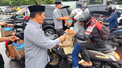 400 Paket Takjil Dibagikan, Kanwil Kemenkum Sulsel Tebar Kepedulian di Bulan Suci