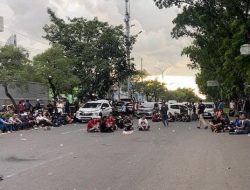 Ratusan Driver Ojol Blokir Jalan Depan Kantor Gubernur, Ini Kata Kesbangpol Sulsel!