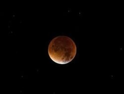Gerhana Bulan Tak Tampak di Indonesia, Salat Khusuf Tak Disunnahkan