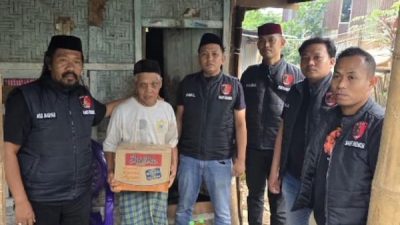 Tim  Resmob Jeneponto Bagikan Sembako ke Kaum Dhuafa
