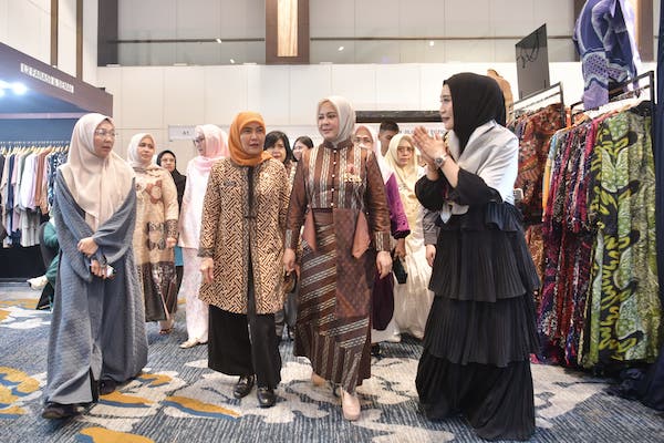 Bantu UMKM Perempuan Rentan, Trend Hijab Expo 2025 Hadirkan Lelang Pakaian Preloved