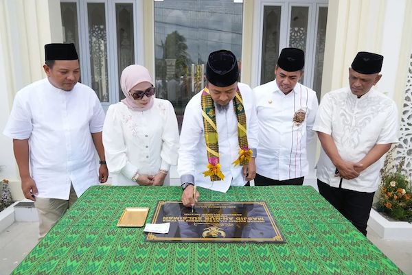 Gubernur Sulsel Resmikan Masjid di Wajo, Harap Jadi Pusat Keimanan dan Sosial