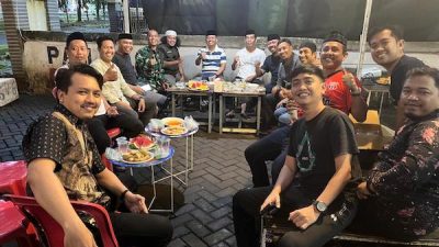 Guyuran Hujan Tak Surutkan Nobar Timnas Indonesia vs Australia di Takalar