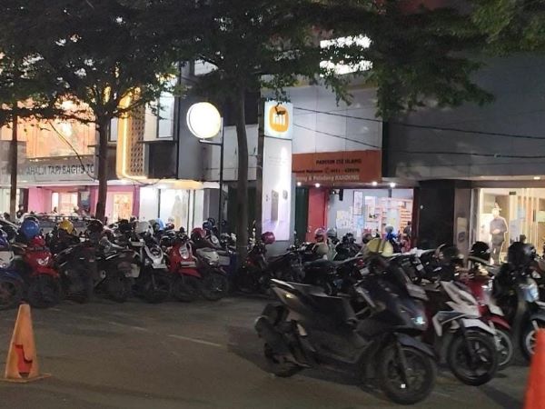Geram dengan Parkir Liar di Makassar, Appi Lirik Pembayaran Cashless