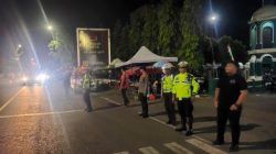 Pastikan Kenyamanan Ibadah, Personel Polres Sinjai Gelar Pengamanan Shalat Tarawih