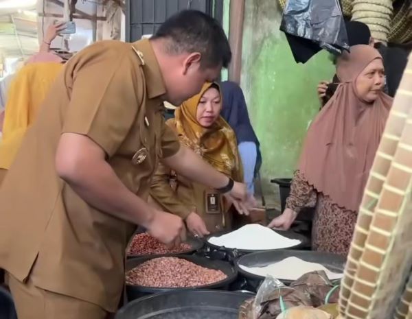 Pastikan Harga Normal, Bupati Fathul Fauzy Sidak Pasar Bantaeng