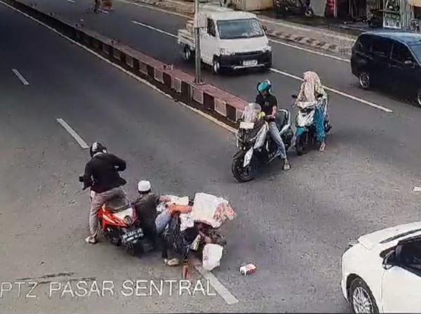 Terekam CCTV, Kecelakaan di Depan Pasar Sentral Takalar