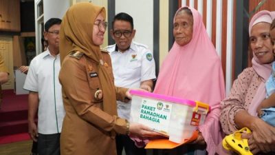 Pemkab Gowa dan Baznas Salurkan 371 Paket Sembako ke Masyarakat Miskin Ekstrem