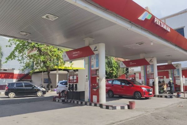 Stok Pertamax Kosong di Sejumlah SPBU Makassar, Antrean Pertalite Mengular