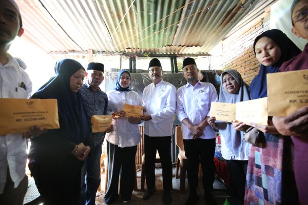 Kemensos Salurkan Rp85 Juta Santunan Korban Unjuk Rasa di Makassar